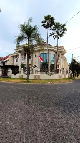 Dijual Rumah Mewah Araya Full Furnished