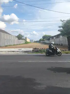 tanah kavlingan lingkungan perumahan di jual luas 150m2 lokasisolobaru