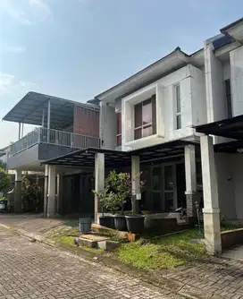 Rumah Dual lantai Royal blossom The green BSD