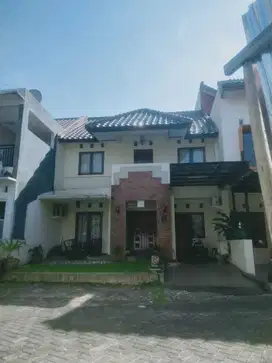 Dijual Rumah 2,5 Lantai di Kampung Ubud Ciputat