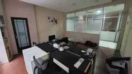 Dijual Ruangan Kantor di Apartemen Menteng Square semi furnished
