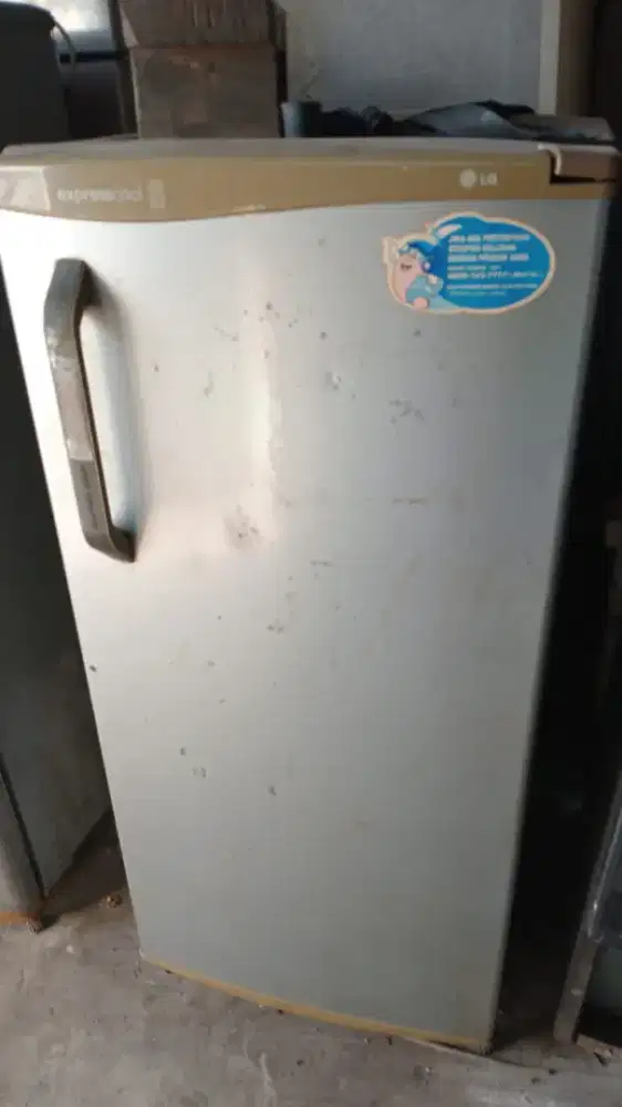Di cari dan di belli barang bekas seperti kulkas