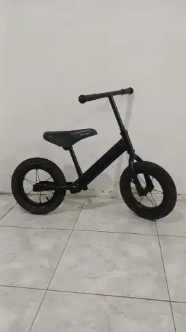 Balance bike black mate