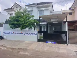 Dijual rumah cantik 2 lt di boulevard Serpong Par, BSD