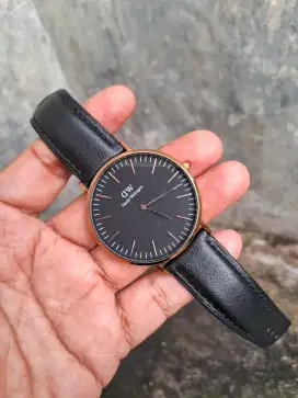 DANIEL WELLINGTON ROSE GOLD BLACK DIAL