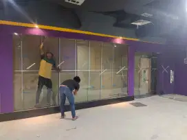 Kaca tempered bekas