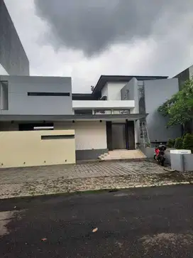 Dijual rumah mewah 2 lt di Gading Serpong lt.414m hanya 16 M