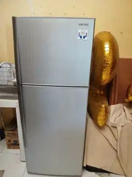 Kulkas HITACHI (2 pintu) NORMAL