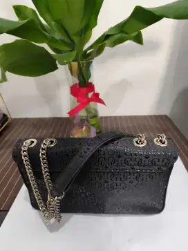 Tas guess asli warna hitam, mulus