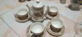 Teko 1  & Cangkir + Piring 5 pc