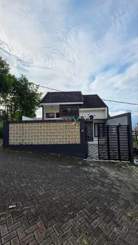 Dijual Rumah Villa Full Furnished Dengan Kolam