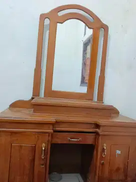 Lemari kayu bekas