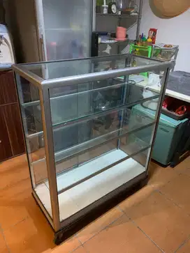 Etalase Kaca Aluminium Roda Bekas Murah