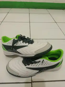 Sepatu futsal specs