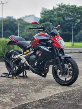 Kawasaki 650 ER6/ER6N With Akra