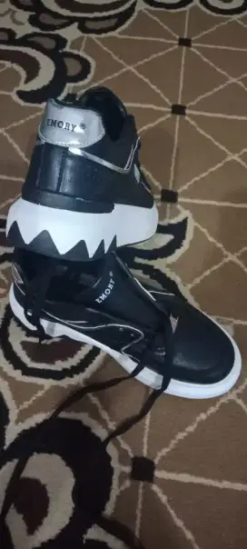 Sepatu Branded Emory