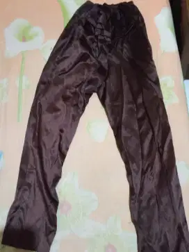 Celana panjang satin coklat tua