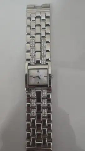 Jam tangan wanita guess second