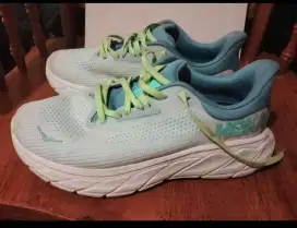 Sneaker woman
HOKA
ARAHI 7
original 
bought in USA