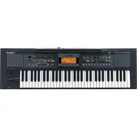 Keyboard roland e09
