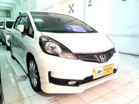 Unit ISTIMEWA LOW KM Honda Jazz RS 2013/2014 Putih Matic Spt Baru