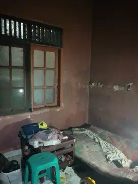 Rumah tua di area Koja Jakarta Utara ,cocok untuk usaha dijalan utama