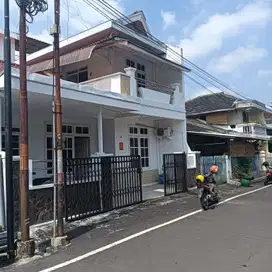 Rumah 2½ Lantai Strategis Perumahan Borobudur Agung Lowokwaru Malang