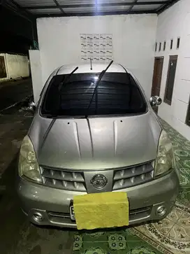 Nissan grand Livina