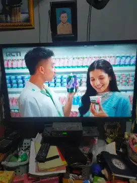 Tv 32inch thosiba LED normal