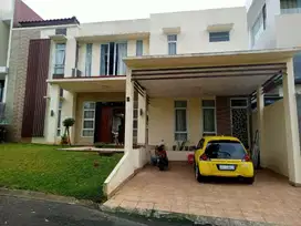 Rumah dengan swiming poll di Cluster imperial Golf Sentul City