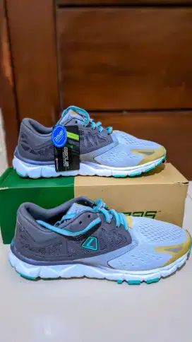 Sepatu Olah Raga Pria League Original Like New