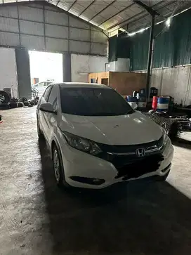 Dijual mobil honda HRV 1.5 E/AT putih