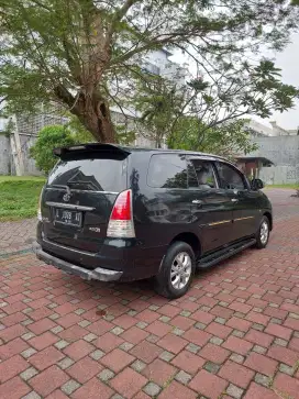 Toyota Kijang Innova G 2010 AT Hitam 2.0 Bensin Tgn 1 L SBY Istimewa