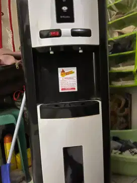 Dispenser Miyako hot dan cool