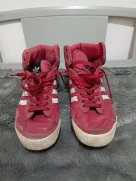 Dijual sepatu cowo/cewe Adidas Pro Conf