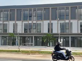 Ruko ruko strategis di jalan jalan utama lippo cikarang