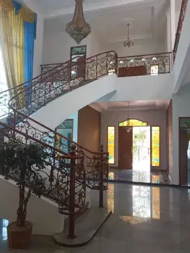 Rumah Mewah Hook di Cluster Istana Kawaluyaan Indah