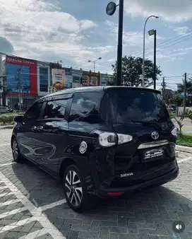 Toyota Sienta 2017 V metic