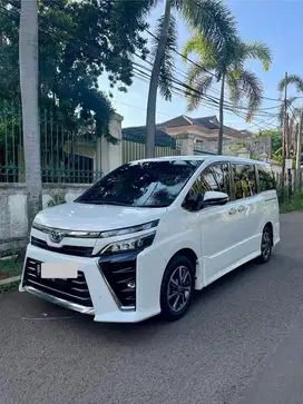 TOYOTA VOXY NIK 2020