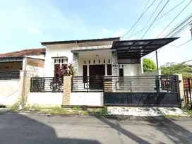 Sewa Cepat Rumah Bagus Bersih 1.5 Lantai Dekat UMS