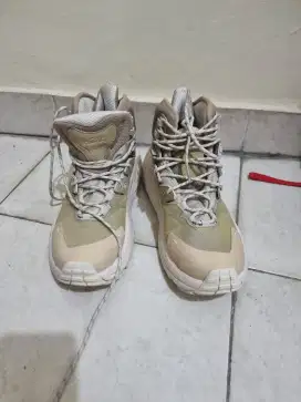 Sepatu Hiking Hoka Kaha2 GTX