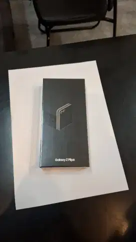 Samsung Z Flip 6 Black White 12/256 Garansi Like new