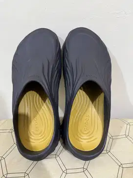 SANDAL CROCS SIZE 42-43