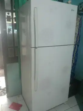 Jual kulkas merek LG dua pintu besar masih bagus