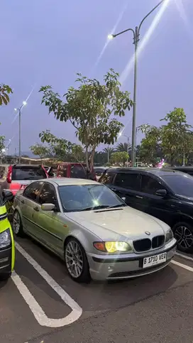 BMW 318i 2003 Bensin