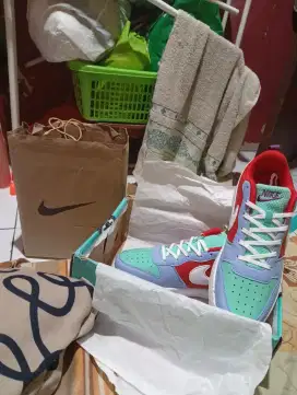 Sepatu Nike colour full