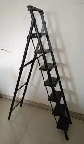 Dijual tangga lipat 200cm / 2m  warna hitam 7 step (BARU).