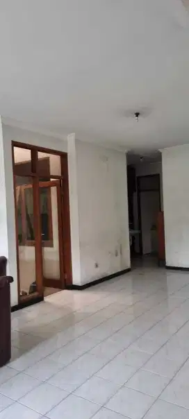 Dijual rumah di sayap dadali , lokasi strategis, dekat sekolah