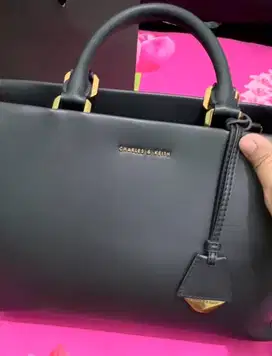 Tas Charles & Keith