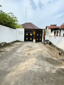 Rumah di jalan KAPTEN ABDULLAH pinggir jalan raya